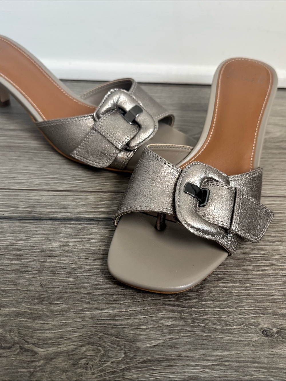 New Donald Pliner Cherry Metallic Buckle Slide Sandals size 8,5 - Picture 2 of 7